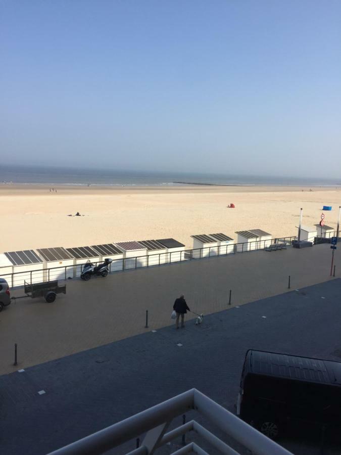 Studio Zwembad Met Frontaal Zeezicht Oostende Eksteriør bilde